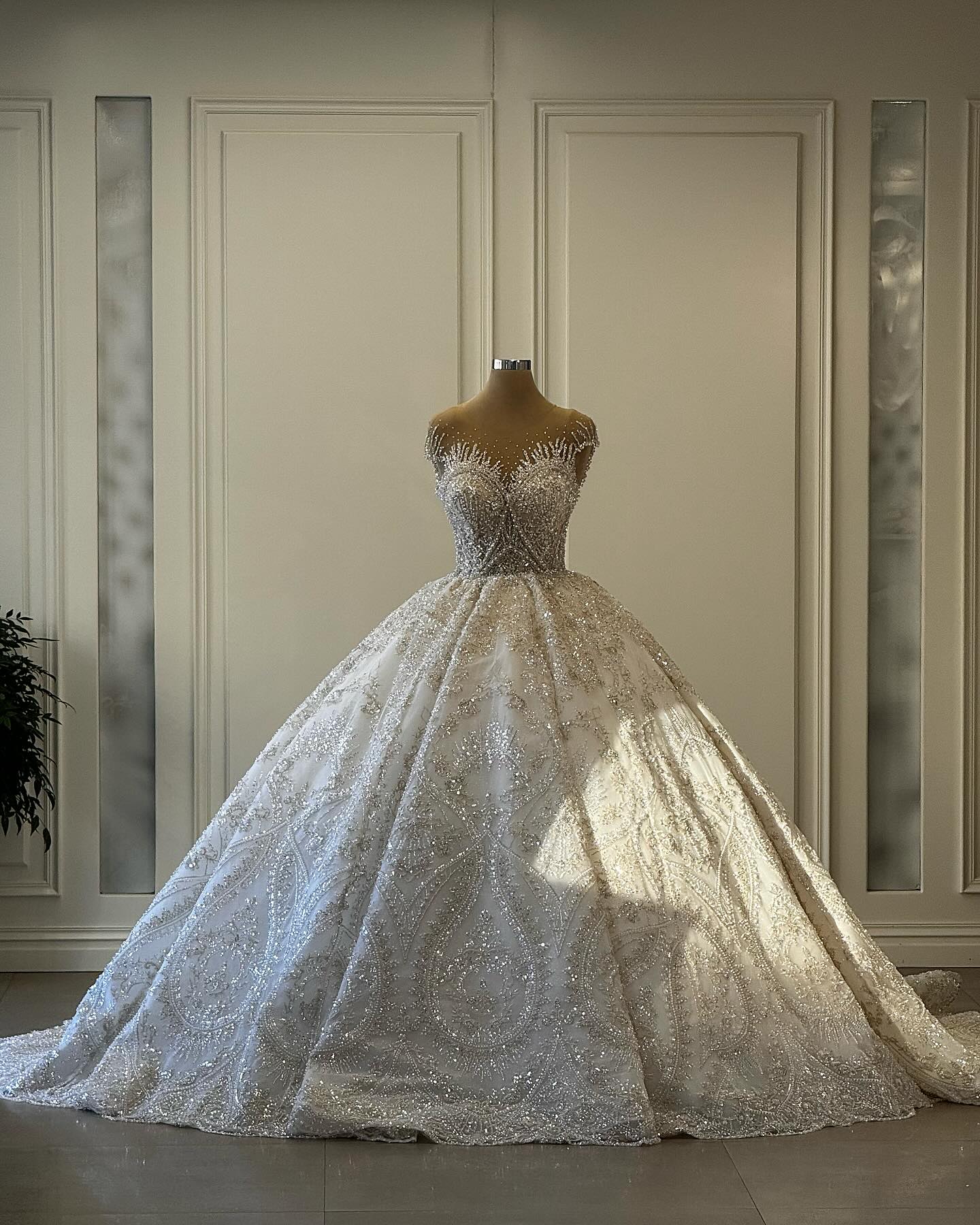 Exquisite White Princess Beading Floor-Length Wedding Dress