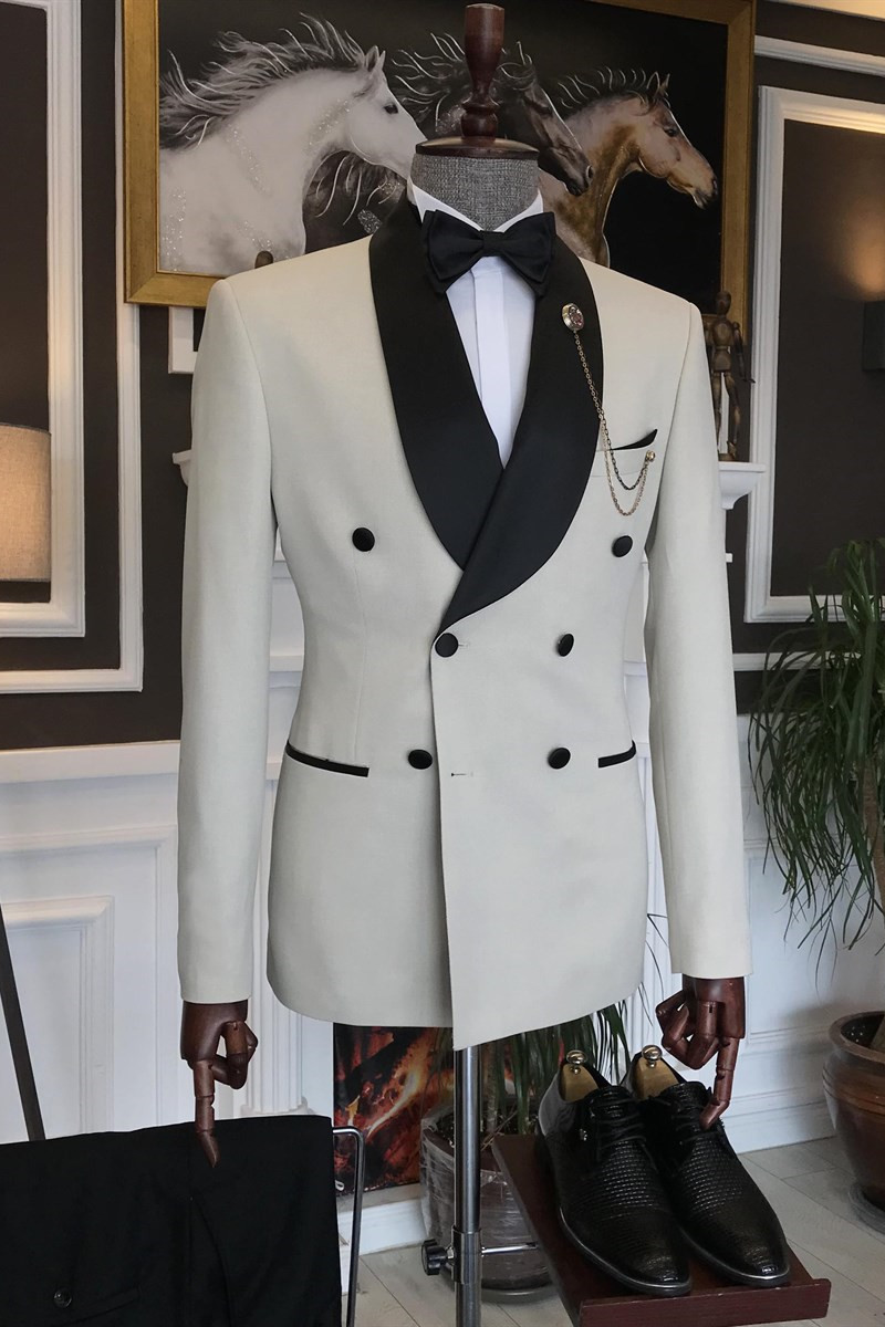 Latest Design Light Champagne Shawl-Lapel Double-Breasted Men's Suits for a Sharp Look
