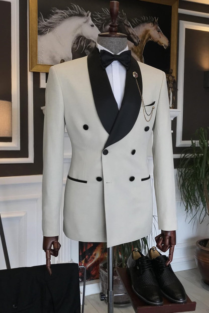 Latest Design Light Champagne Shawl-Lapel Double-Breasted Men's Suits for a Sharp Look