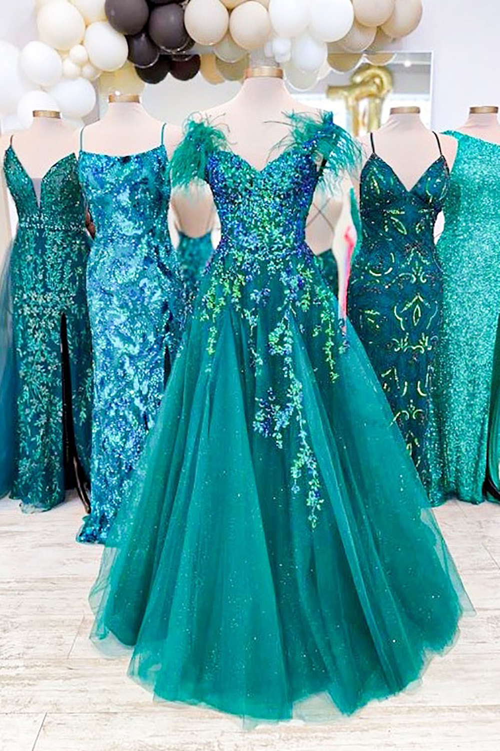 Elegant Dark Green V-Neck A-Line Prom Gown with Feather Embroidery