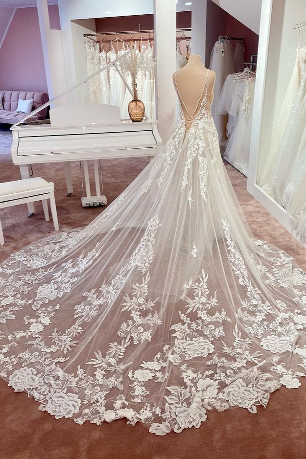 Attractive Backless Spaghetti-Straps Tulle A-Line Wedding Dress with Appliques Lace