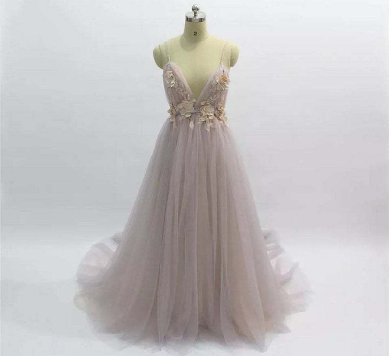 Modern V-Neck Backless A-Line Long Wedding Dress with Tulle Floral