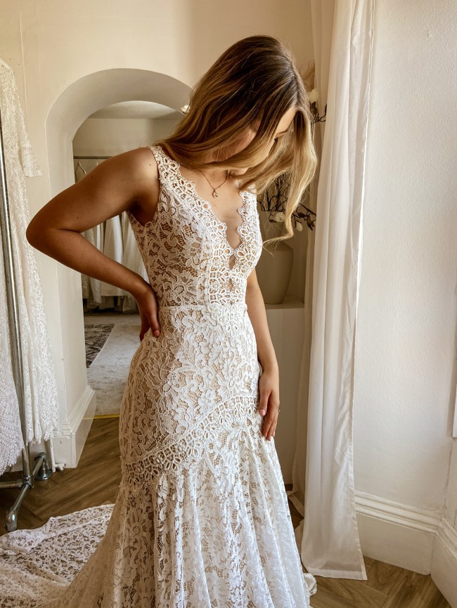 Chic Long Mermaid V-Neck Open Back Wedding Dress with Lace
