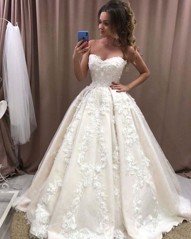 Popular Ball Gowns Long Sweetheart Wedding Dress with Lace Floral Appliques