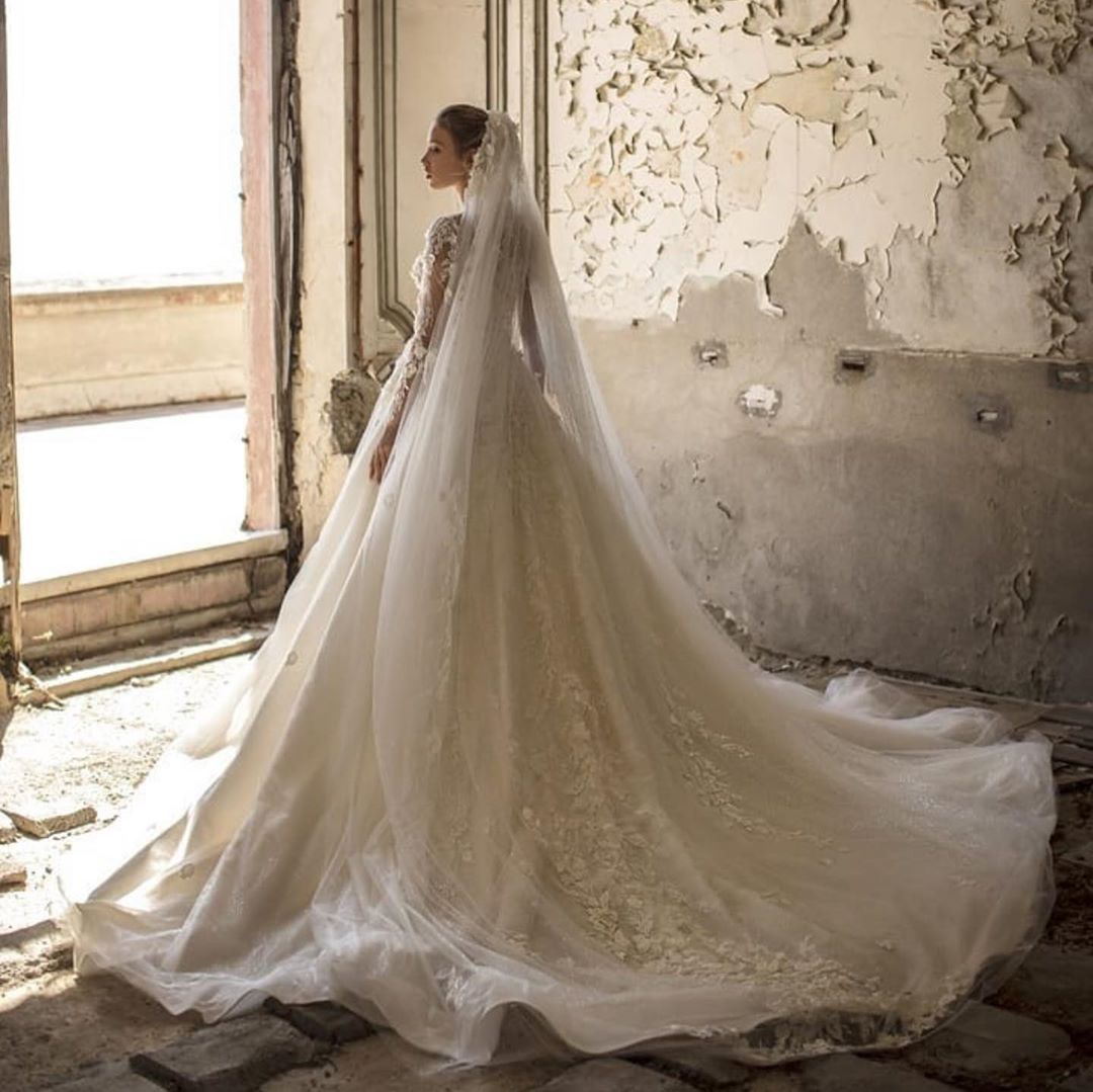 Chic Deep V-Neck Floor-Length Long Sleeves A-Line Wedding Dress Tulle with Appliques Lace Ruffles