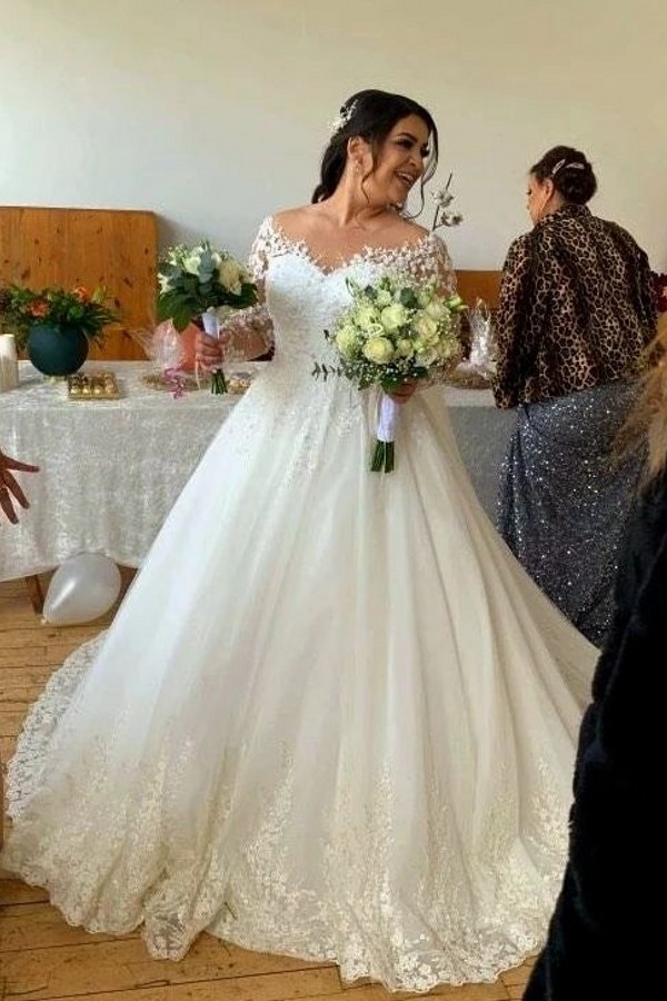 Sexy Long Sleeves Princess Off-the-Shoulder Wedding Dress with Lace Appliques