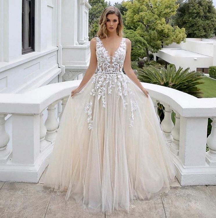 Chic Long A-Line Backless V-Neck Sleeveless Wedding Dress with Lace Tulle