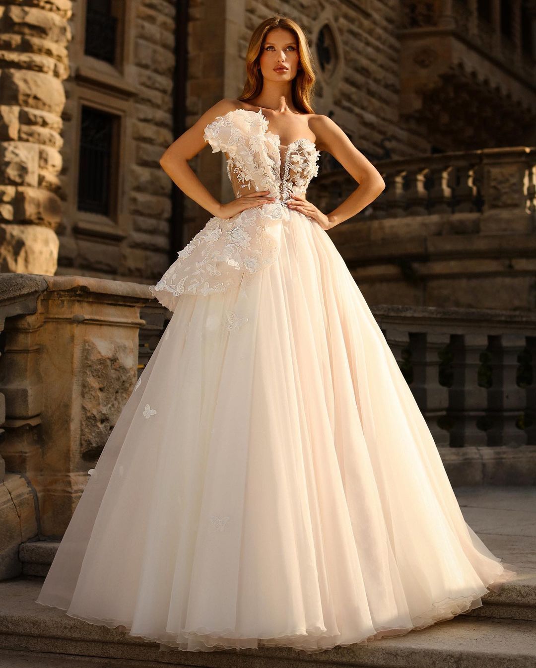 Fashion Sweetheart Floor-Length Princess Appliques Backless Wedding Dress with Lace Tulle