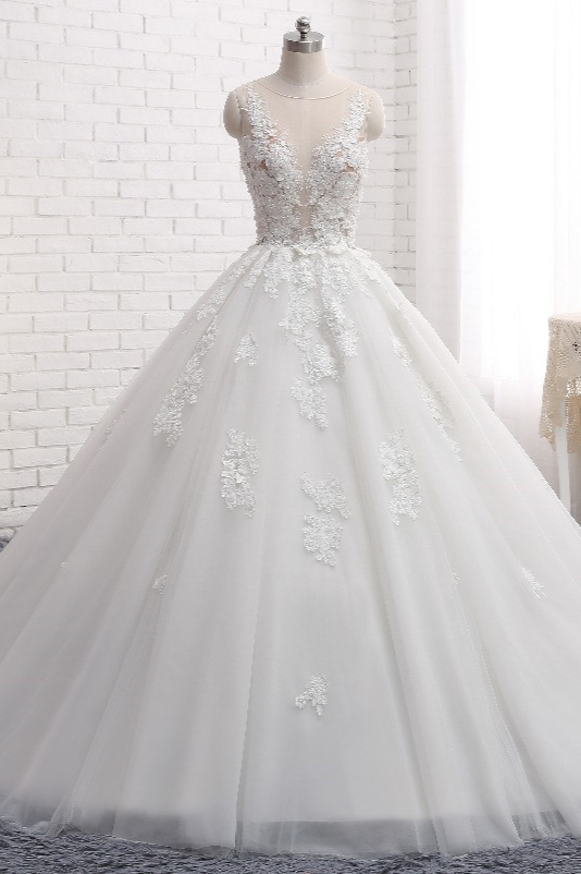 Romantic Train Long Sleeveless Tulle Wedding Dress with Appliques Lace