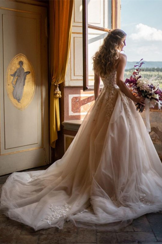 Glamorous Tulle Sweetheart Princess Wedding Dress with Lace Appliques