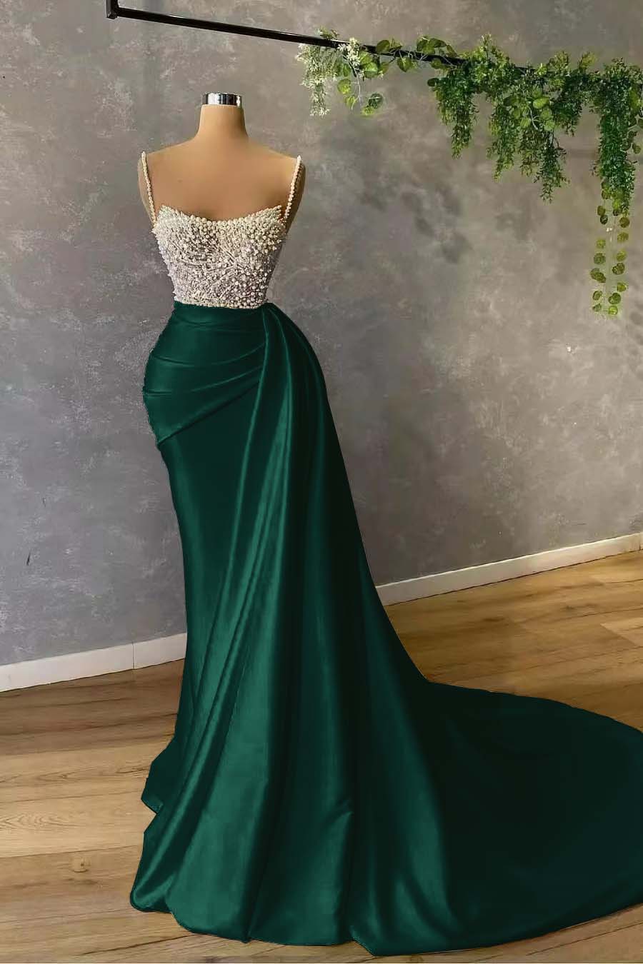 Spaghetti-Straps Elegant Pearl Mermaid Evening Dress With Sequins Pleat