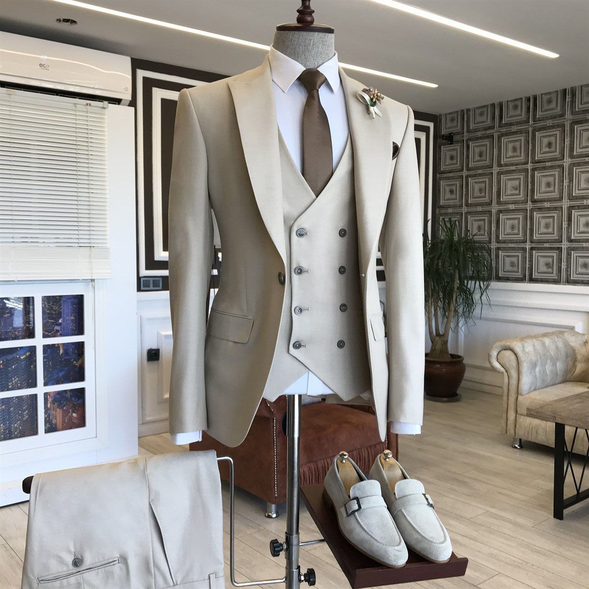 Elegant Light Khaki Peaked Lapel Marriage Blazer Three-Piece Suit