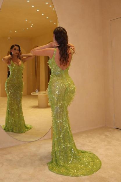 Glamorous Green Spaghetti Strap Sleeveless Long Formal Dress With Beadings