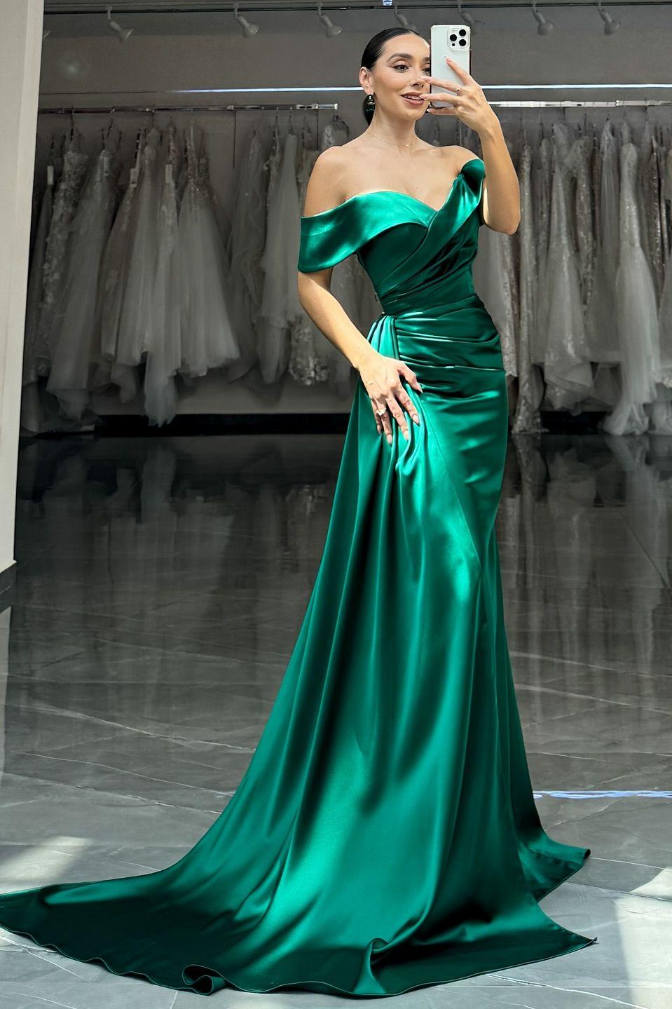 Shining Dark Green Satin Off-the-Shoulder Strapless V-Neck Prom Dress with Pleats
