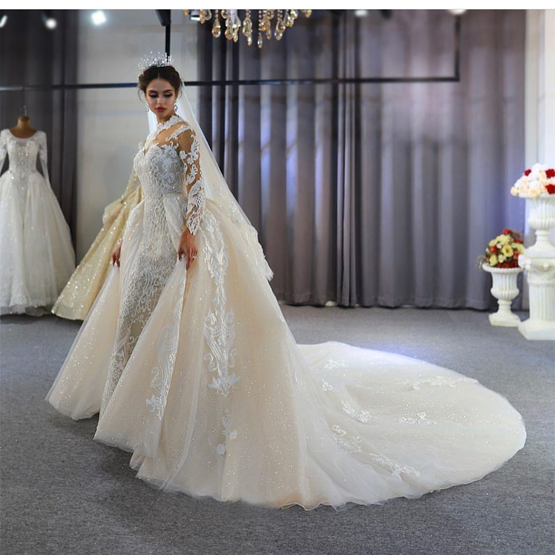 Classic Floor-Length A-Line Sweetheart Long Sleeves Wedding Dress with Appliques Lace
