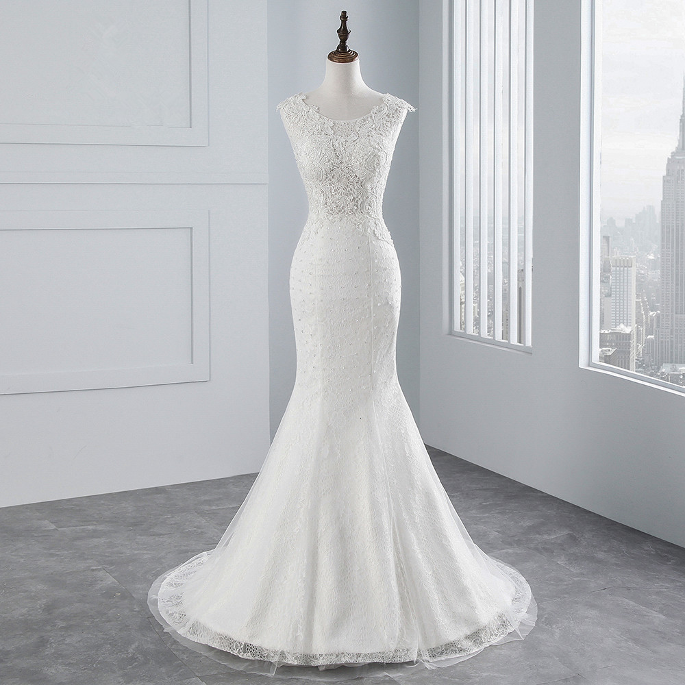 Chic Sleeveless Long Mermaid Jewel Tulle Wedding Dress with Lace Appliques