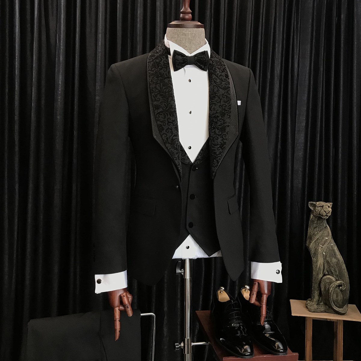 Stylish Slim-Fit Black Wedding Men's Suits with Special Jacquard Lapel