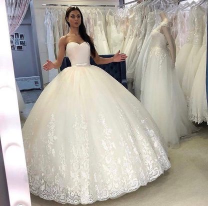 Simple Floor-Length Princess Sweetheart Backless Wedding Dress with Appliques Lace Tulle
