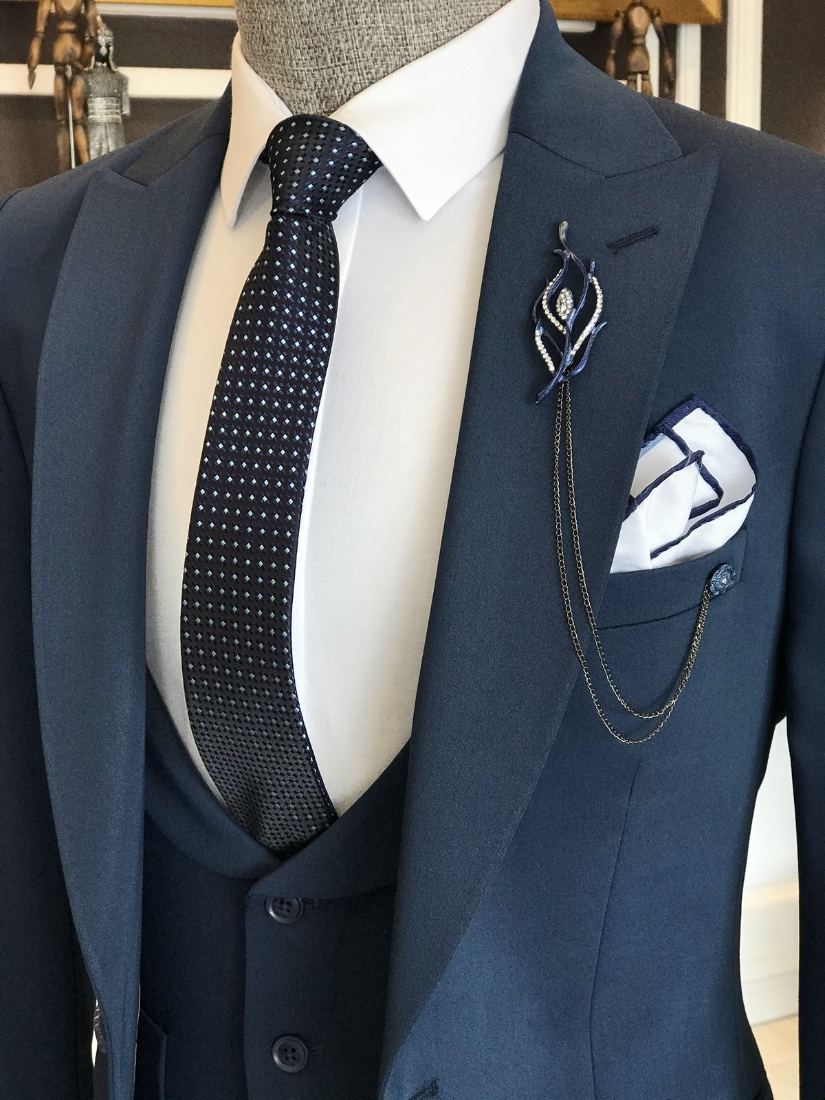 Newest Navy Three-Piece Peaked-Lapel Men's Suits for Business Occasions