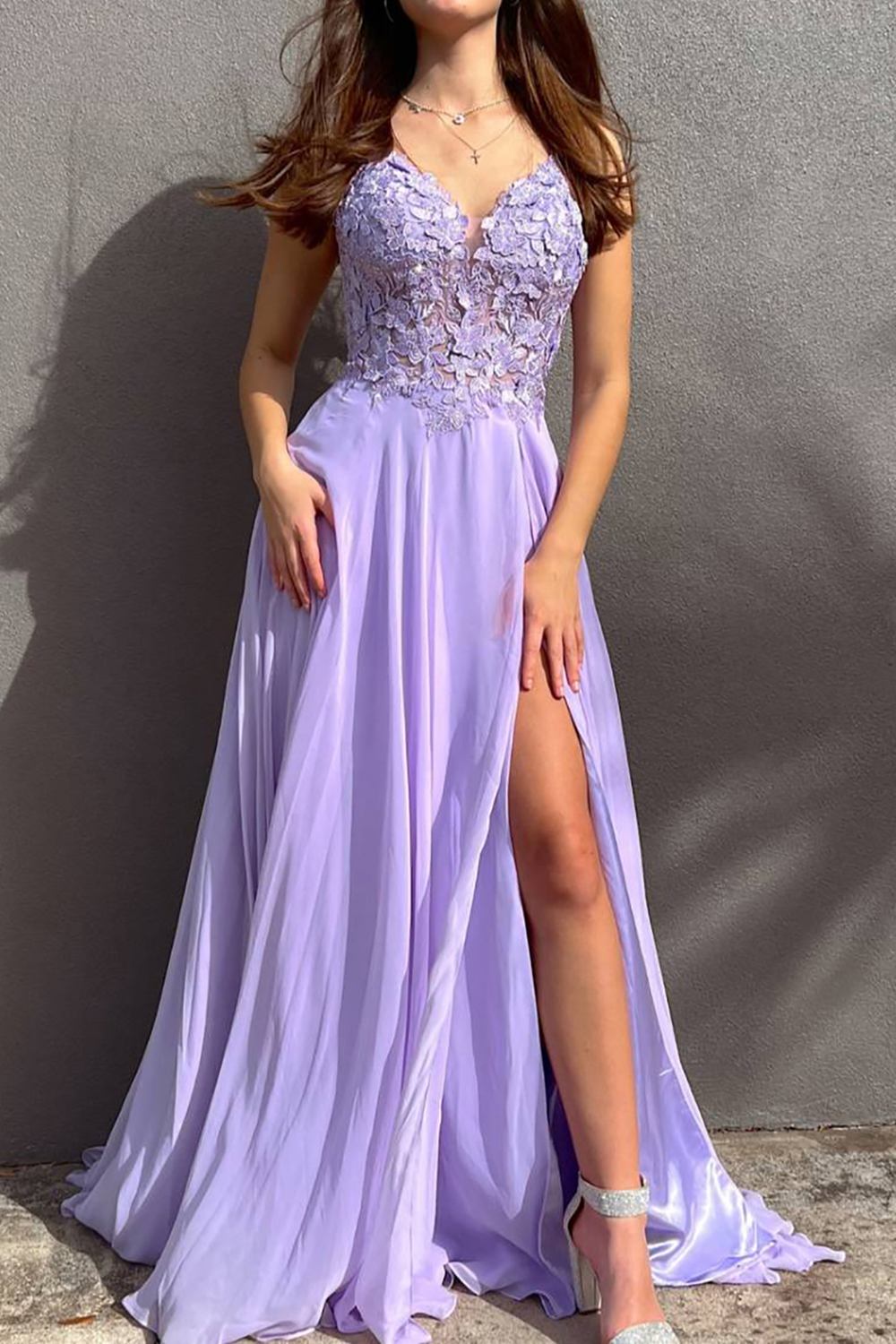Elegant Purple A-Line Prom Dress with Spaghetti Straps and Appliques