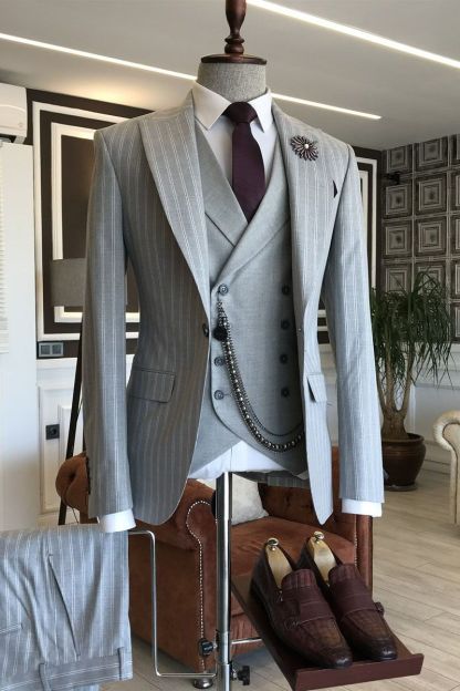 Glamorous Gray Striped Peaked Lapel Prince Suit for Wedding with Three-Pieces
