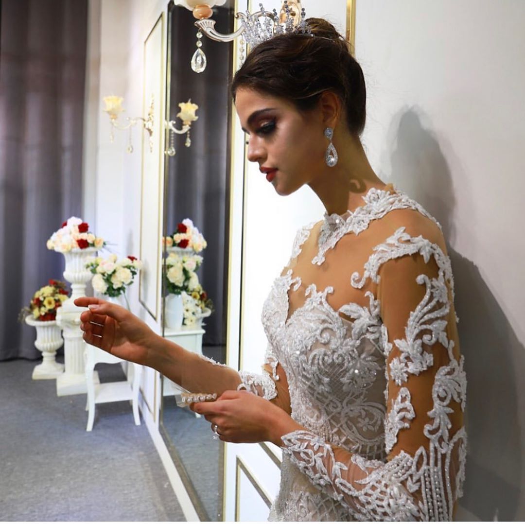 Classic Floor-Length A-Line Sweetheart Long Sleeves Wedding Dress with Appliques Lace
