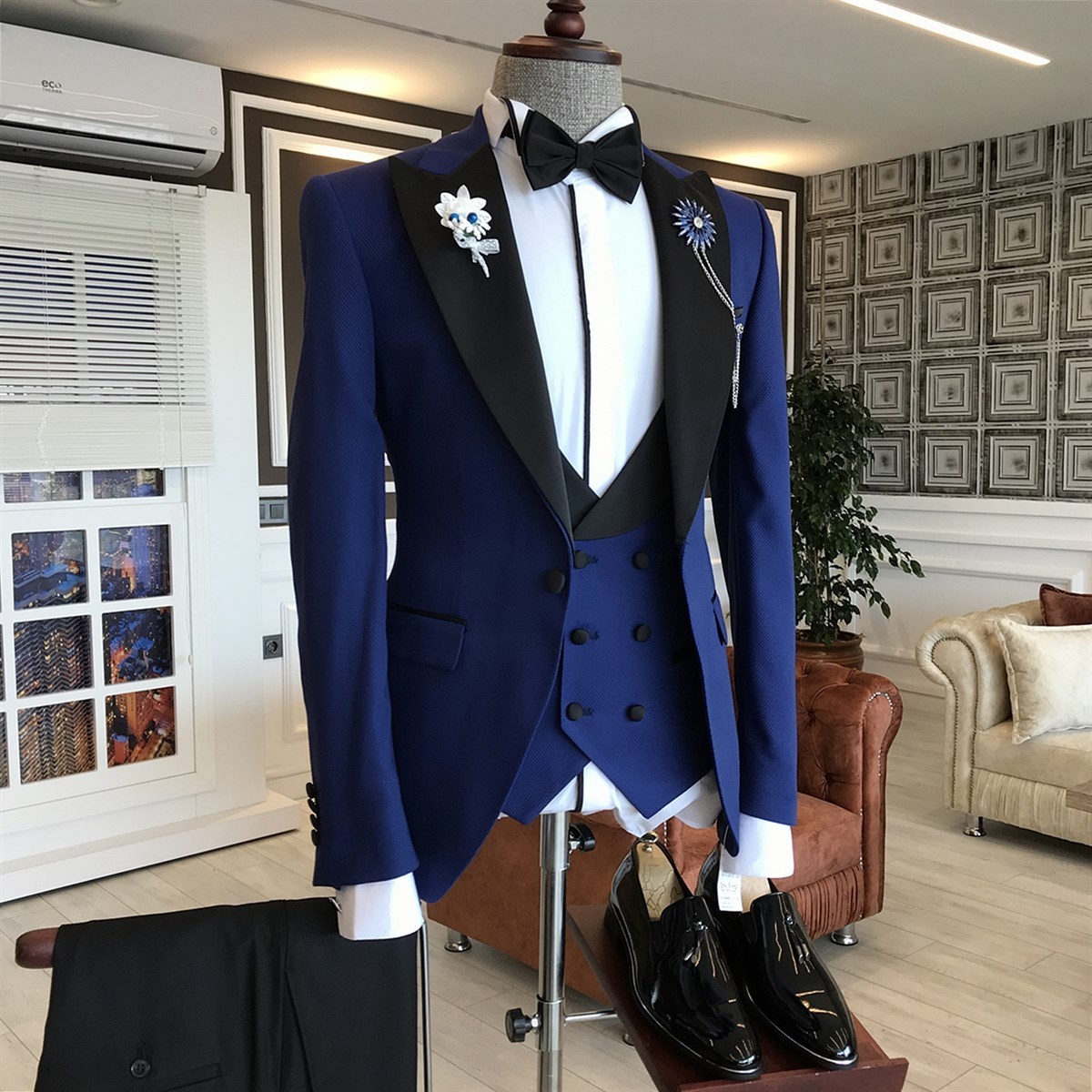 Stylish Best Dark Blue Peaked Lapel Wedding Suits for Groom