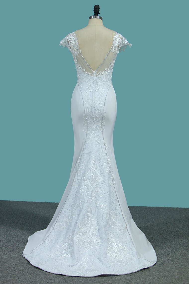 Stunning Mermaid Bateau Beadings Floor-Length Wedding Dress with Appliques Lace