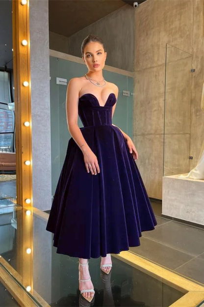 Little Tea-Length Black Prom Dress with a Touch of Elegance