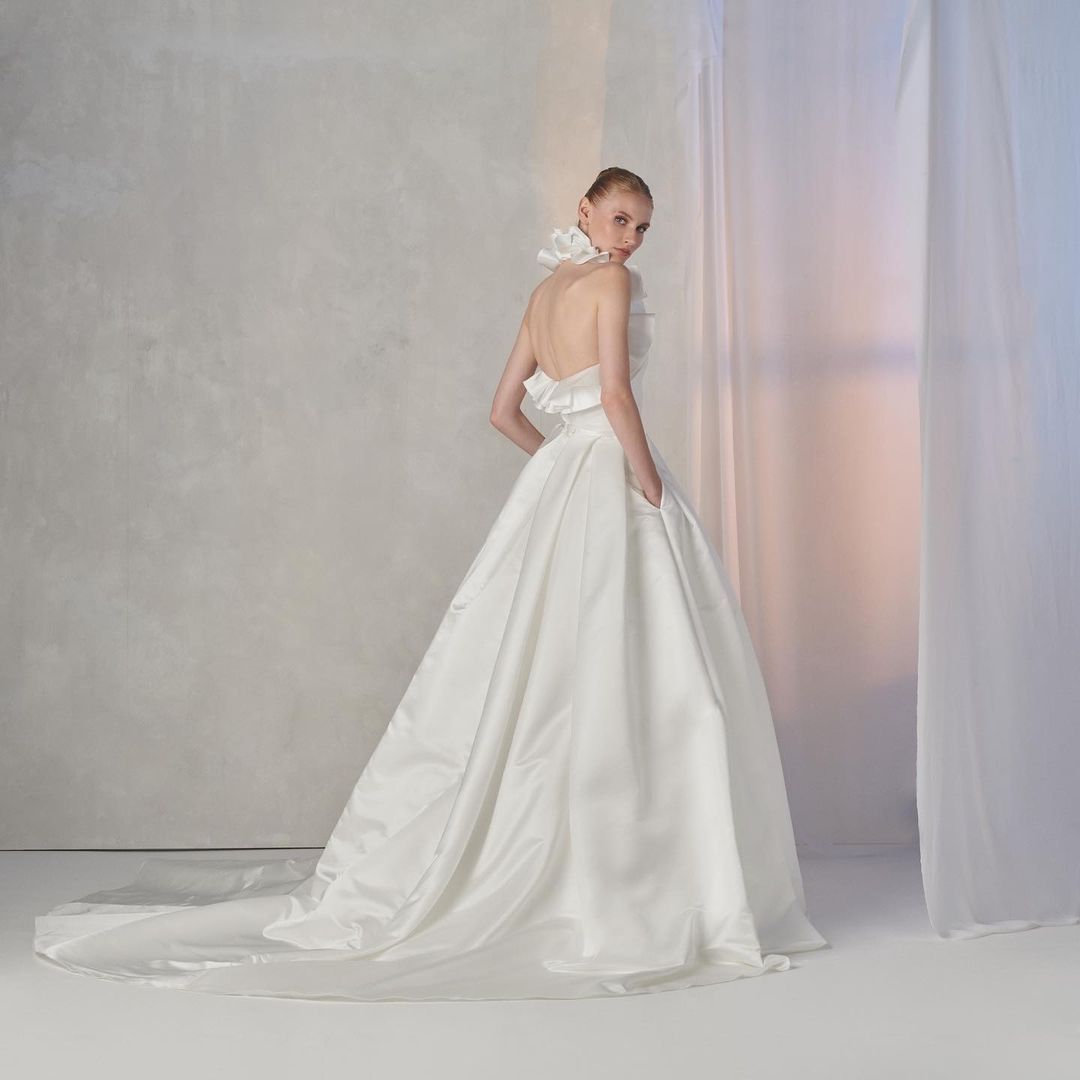 Noble Elegant Sleeveless A-Line White Wedding Dress with Backless