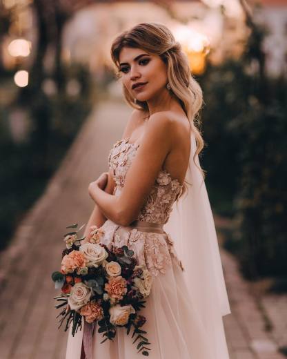 Modern Tulle Long A-Line Sweetheart Wedding Dress with Lace Appliques