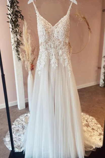Stunning Sweetheart Tulle A-Line Spaghetti-Straps Wedding Dress with Appliques Lace