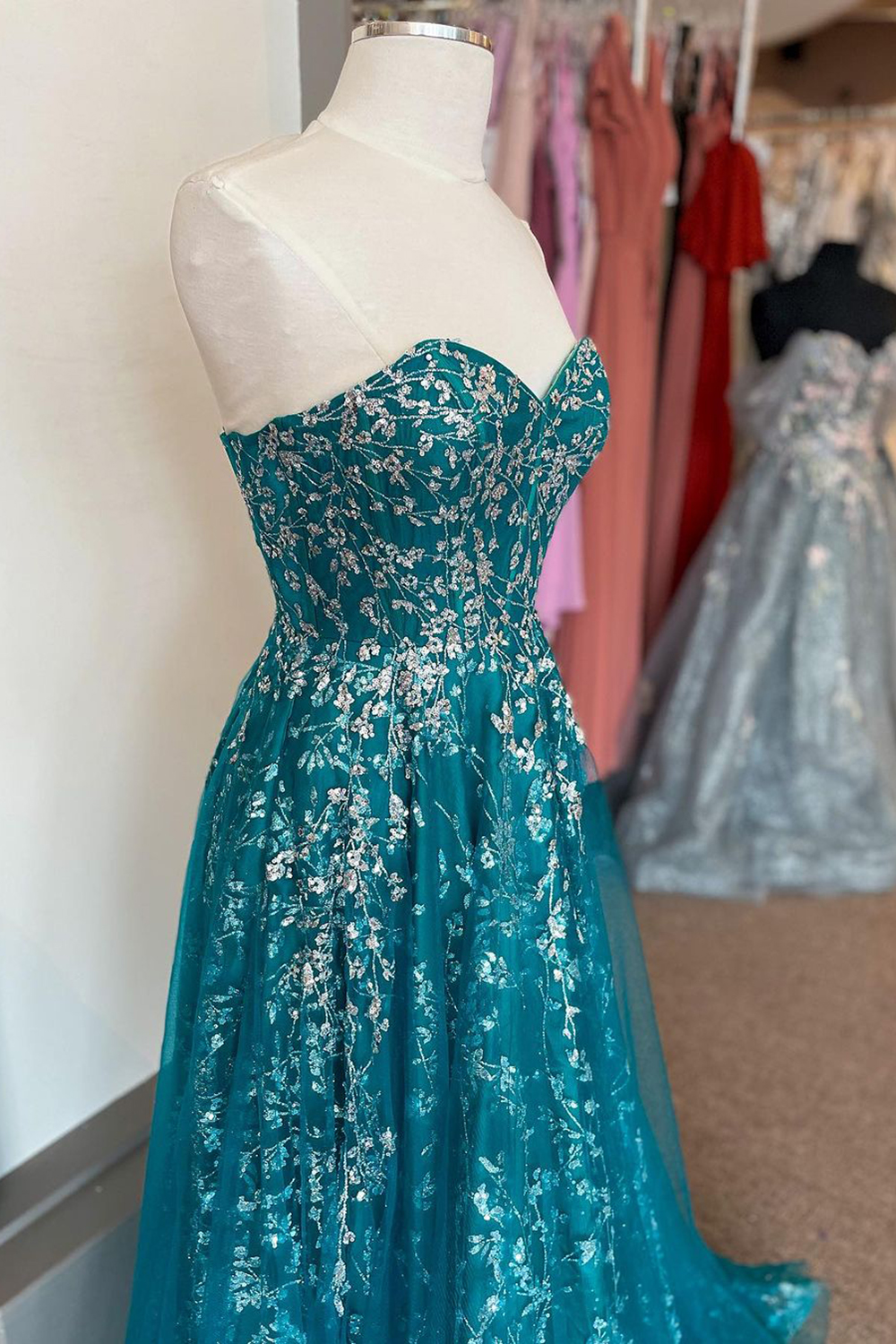 Elegant Sweetheart Peacock Blue A-Line Corset Prom Dress Featuring Appliques