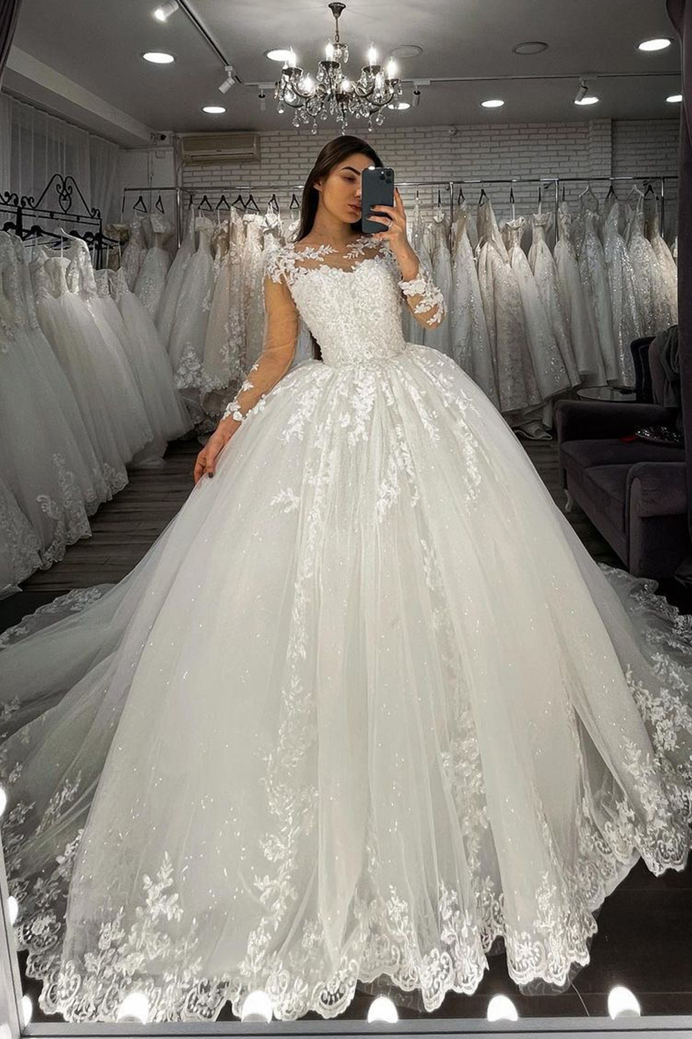 Chic Ball Gown Long Sleeves Sheer Tulle Wedding Dress with Appliques