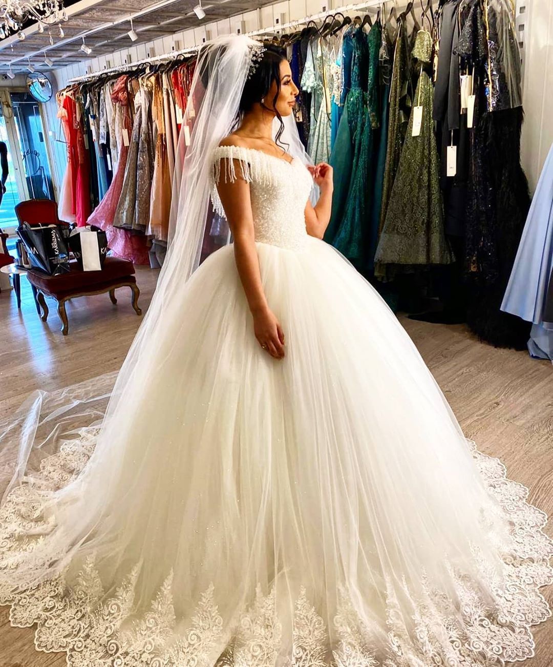 Stunning Off-the-Shoulder Beading Backless Floor-Length Wedding Dress with Tassel Tulle