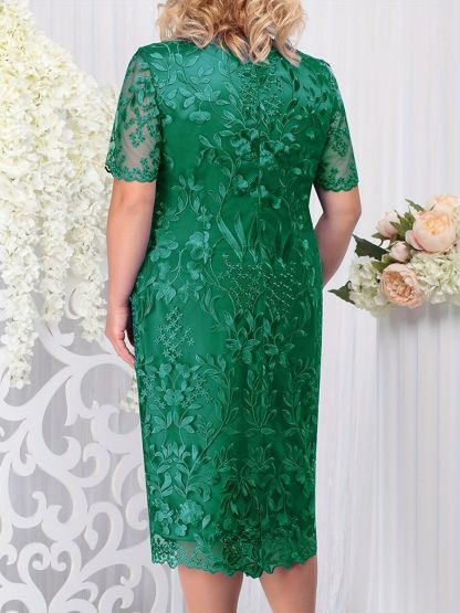 Plus Size Tea-Length Mother of the Bride Dress with Scoop Neck and Appliques