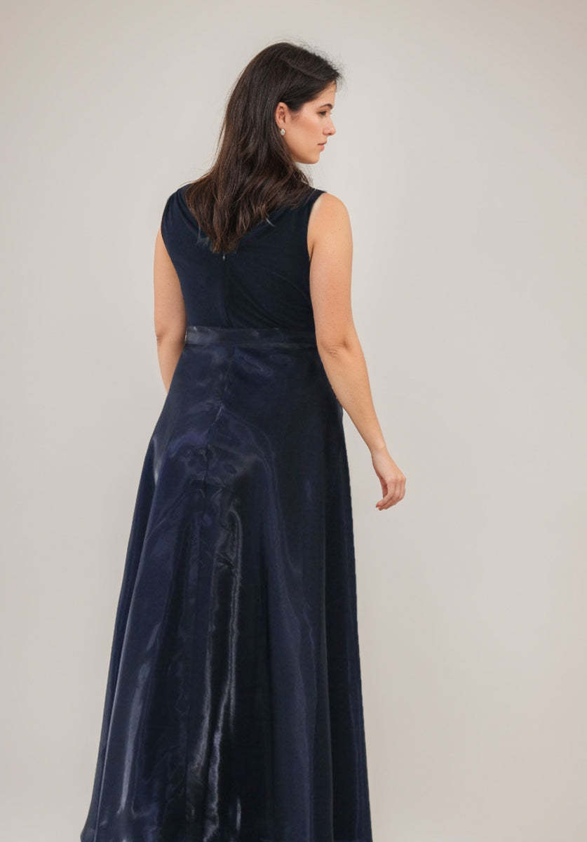 V-Neck Sleeveless A-Line Princess Floor-Length Plus Size Mother of the Bride Dress with Bow