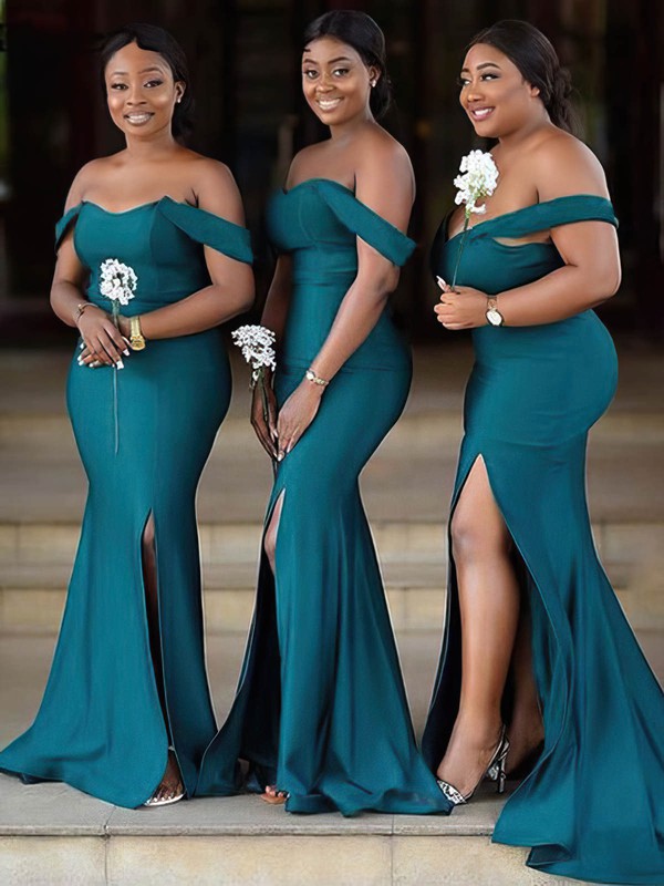 Off-the-shoulder Sheath/Column Bridesmaid Dresses with Split Front and Sweep Train