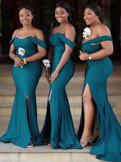 Off-the-shoulder Sheath/Column Bridesmaid Dresses with Split Front and Sweep Train