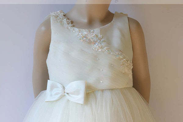 Beautiful A-line Scoop Neck Tulle Tea-length Bow Flower Girl Dress