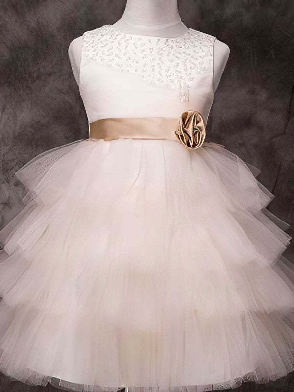 Knee-length Ball Gown Flower Girl Dress with Scoop Neck and Satin Sashes / Ribbons