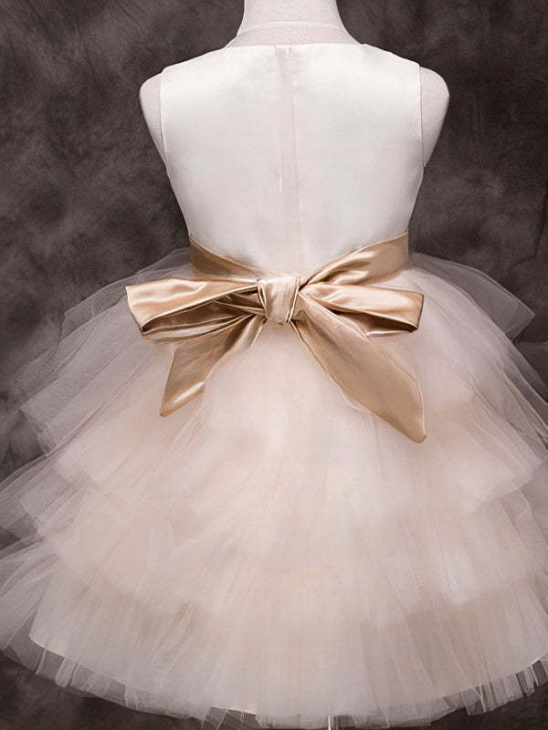 Knee-length Ball Gown Flower Girl Dress with Scoop Neck and Satin Sashes / Ribbons