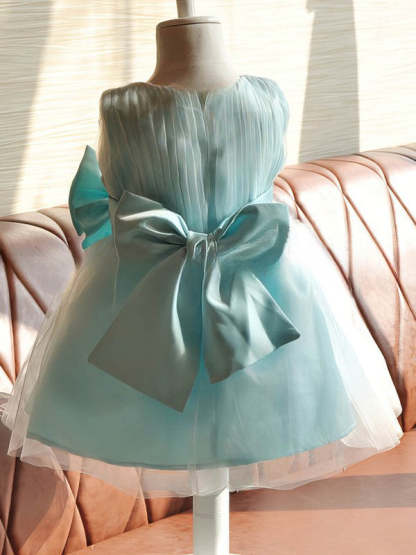 Satin Tulle Knee-length Flower Girl Dresses with Ball Gown Scoop Neck