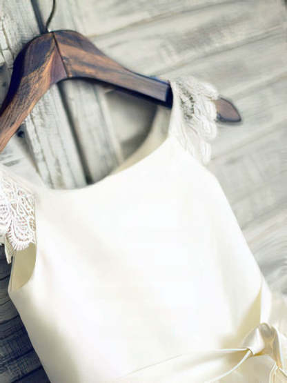 Scoop Neck Lace Satin Tulle Ball Gown with Sashes/Ribbons and Flowers for Girls