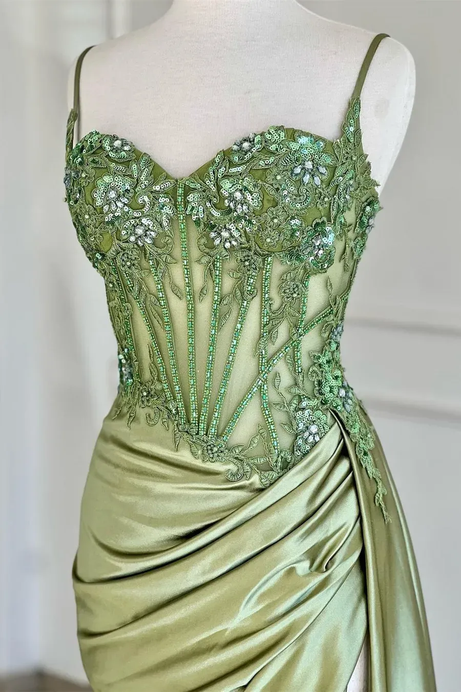 Elegant Silver Satin Mermaid Prom Dress with Spaghetti Straps and Appliques