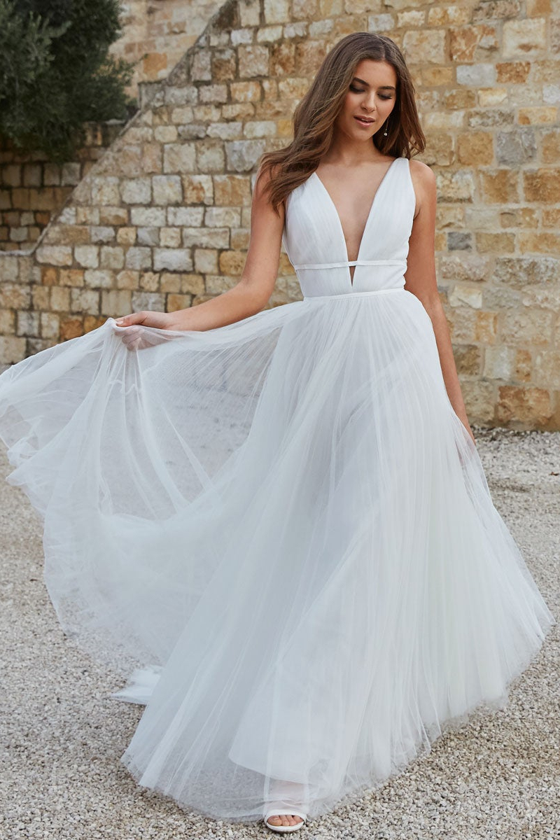 V-Neck Tulle Sleeveless Wedding Dress