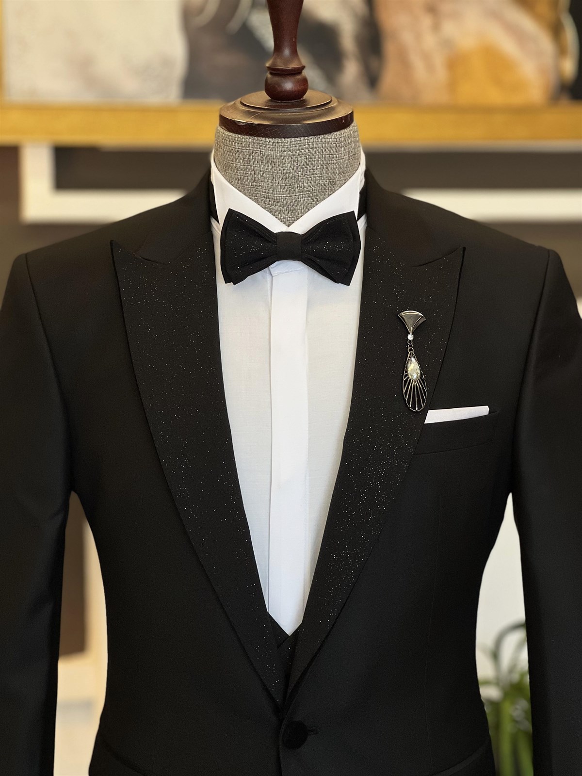 Chic Three-Piece Black Sparkle Peaked Lapel Wedding Men's Suits