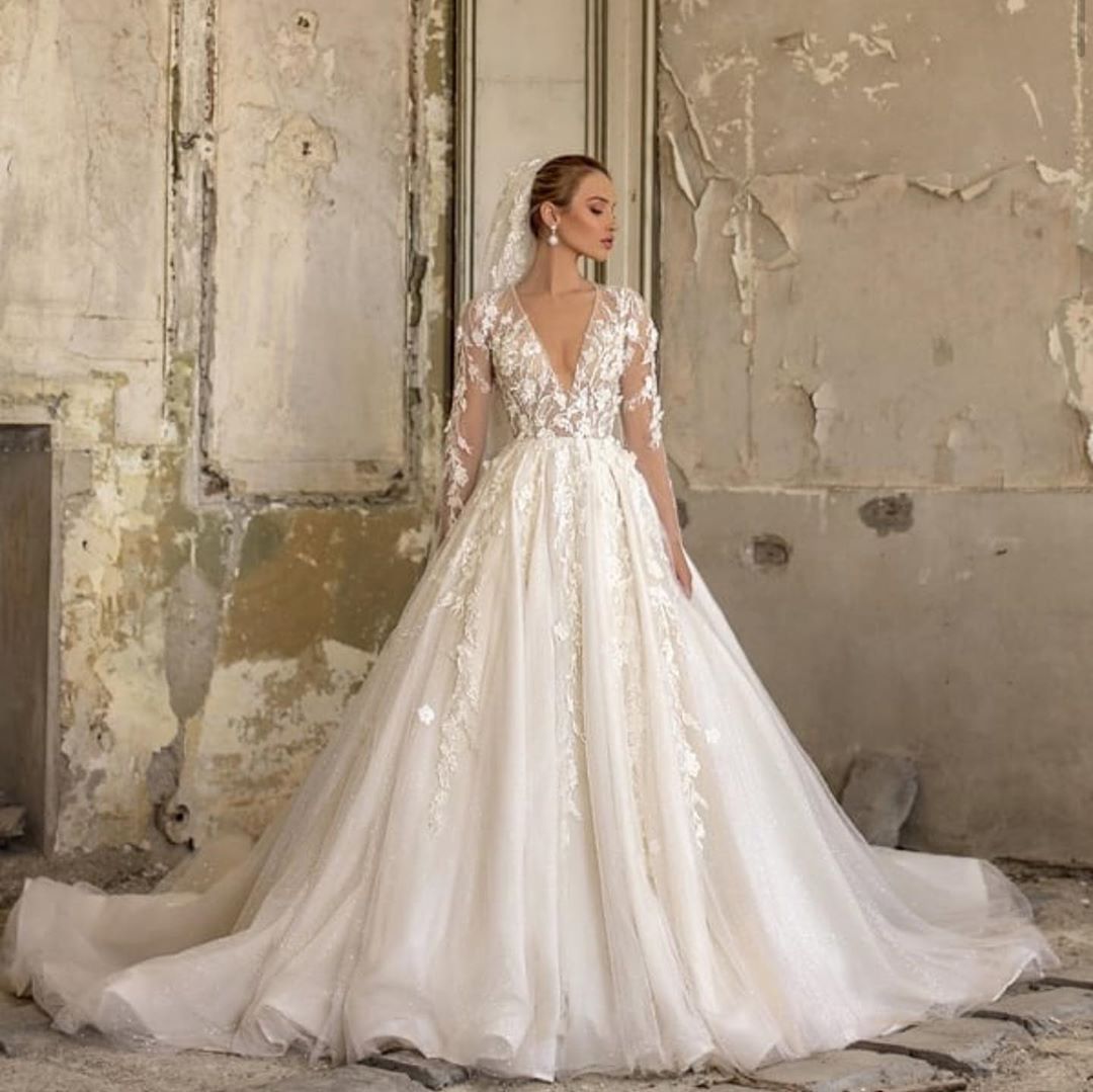 Chic Deep V-Neck Floor-Length Long Sleeves A-Line Wedding Dress Tulle with Appliques Lace Ruffles