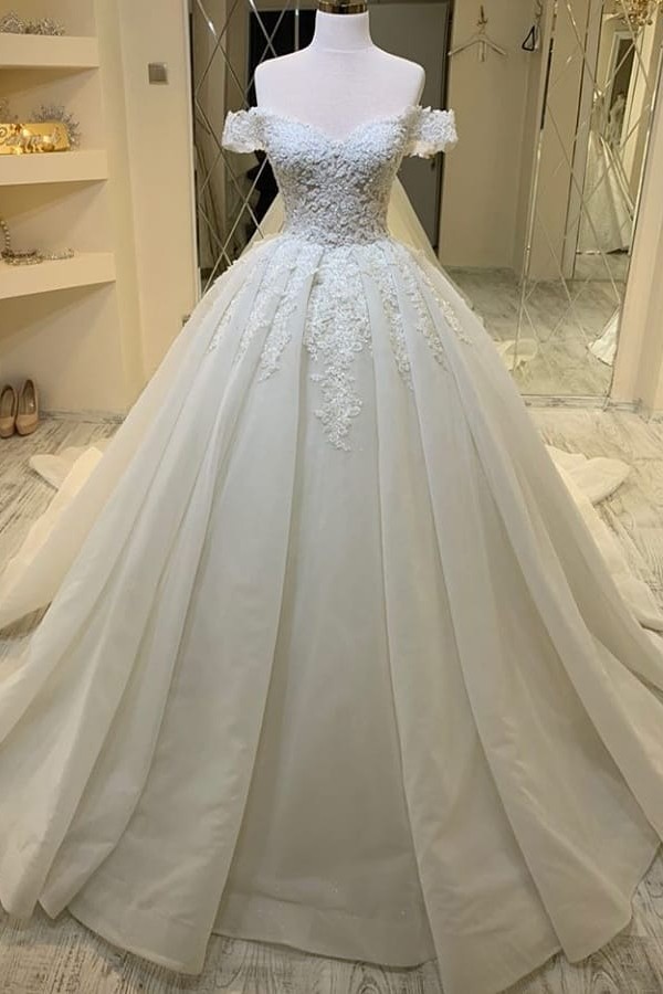 Chic Off-the-Shoulder Ruffles A-Line Sweetheart Wedding Dress with Appliques Lace