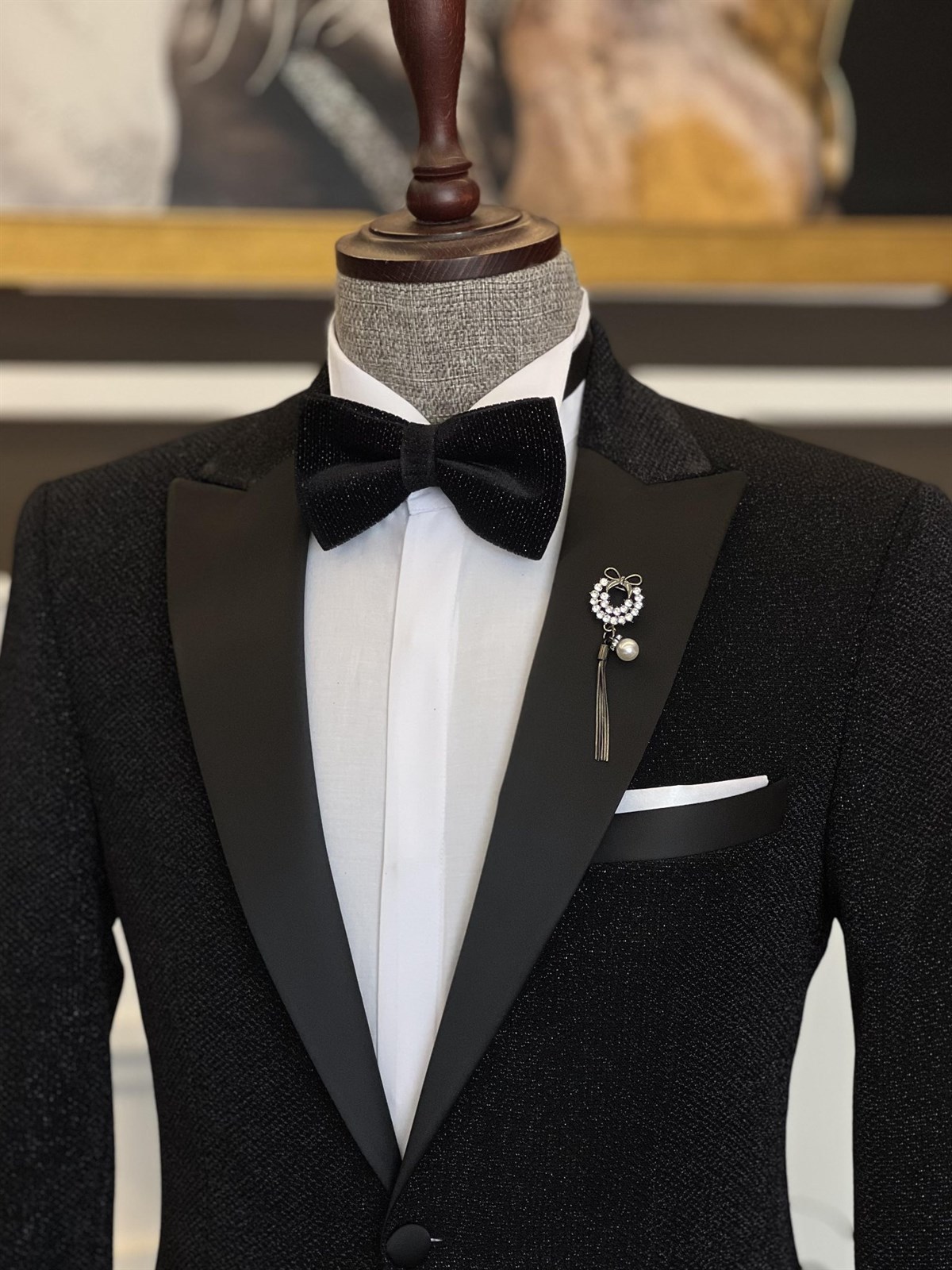 Fashion Black Peaked Lapel One-Button Two-Piece Men's Suits